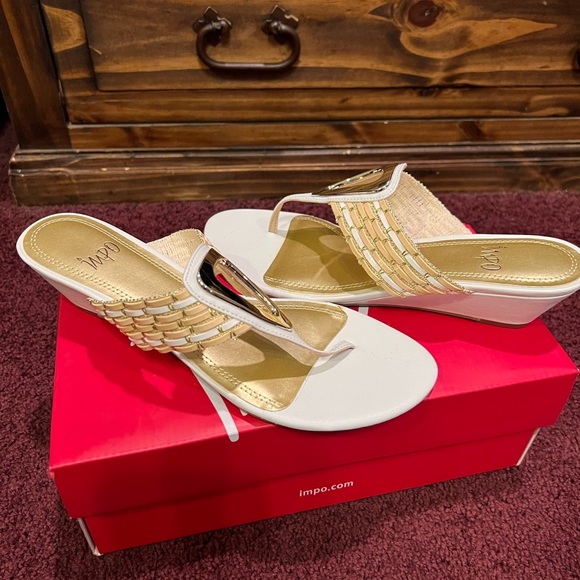 Impo dress wedge shoe, size 8.5 . - Picture 2 of 3